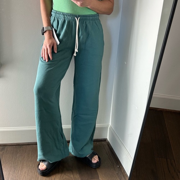 NWT Perfect White Tee Hailey Wideleg Sweatpants - Picture 6 of 8